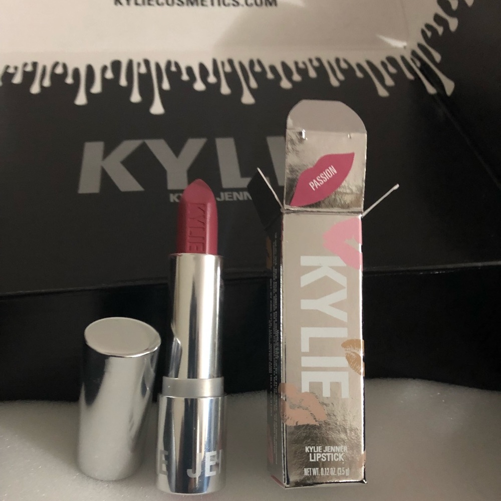 Kylie Cosmetics Silver Series Passion